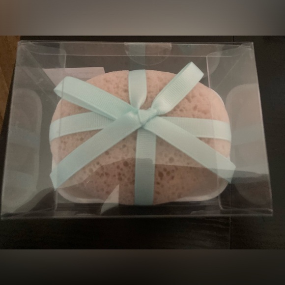 Victoria’s Secret sponge & soap tray set. New in packaging. Elegant & pretty - Picture 1 of 3